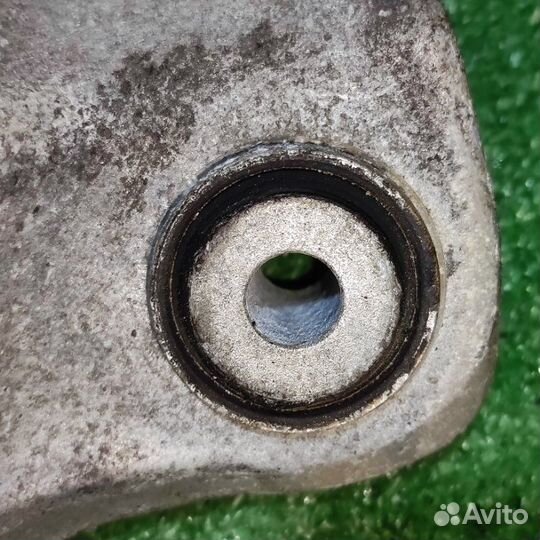 Кулак задний левый Mercedes-Benz E-Class W213