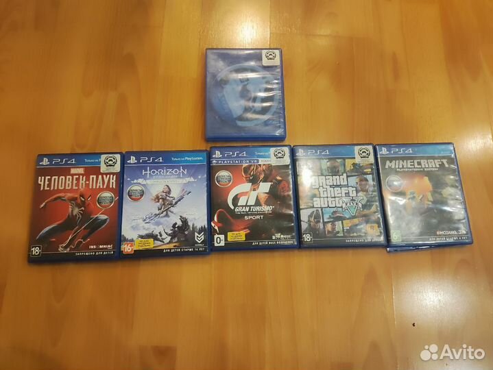 Продам PS 4, диски и 2 джойстика