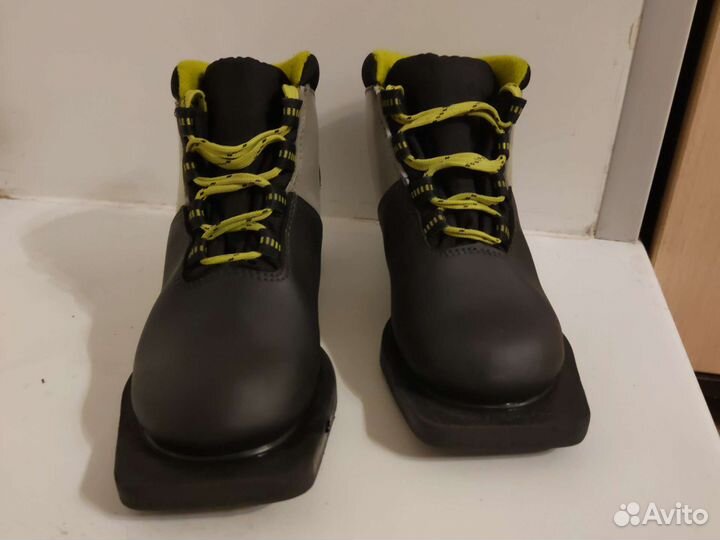 Лыжные ботинки 32р