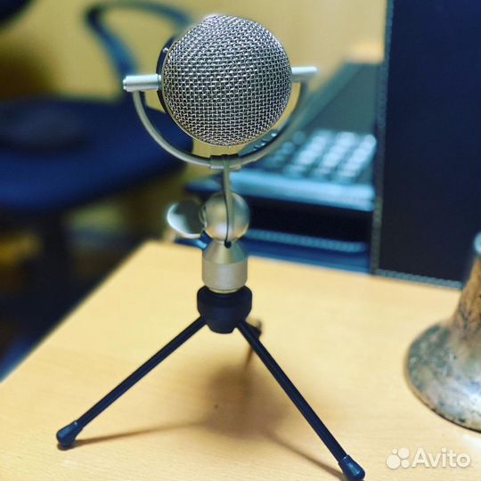 Ретро микрофон студийный