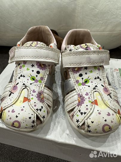 Сандали для девочки на первые шаг