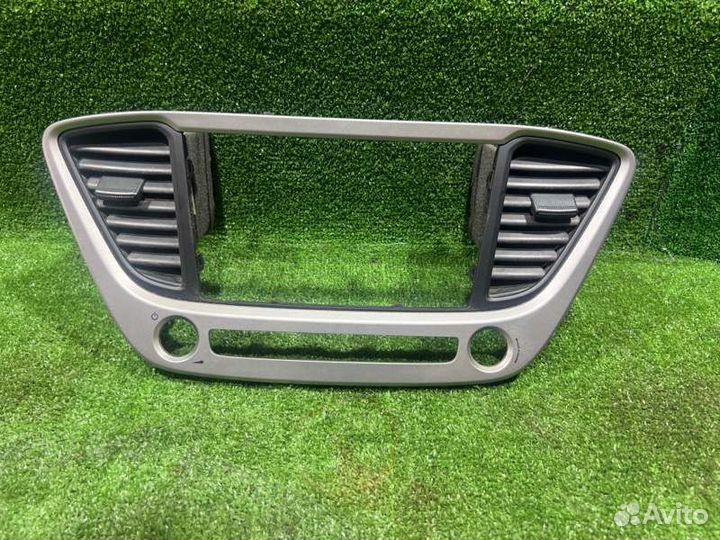 Рамка магнитолы Hyundai Solaris седан 1.6 2017