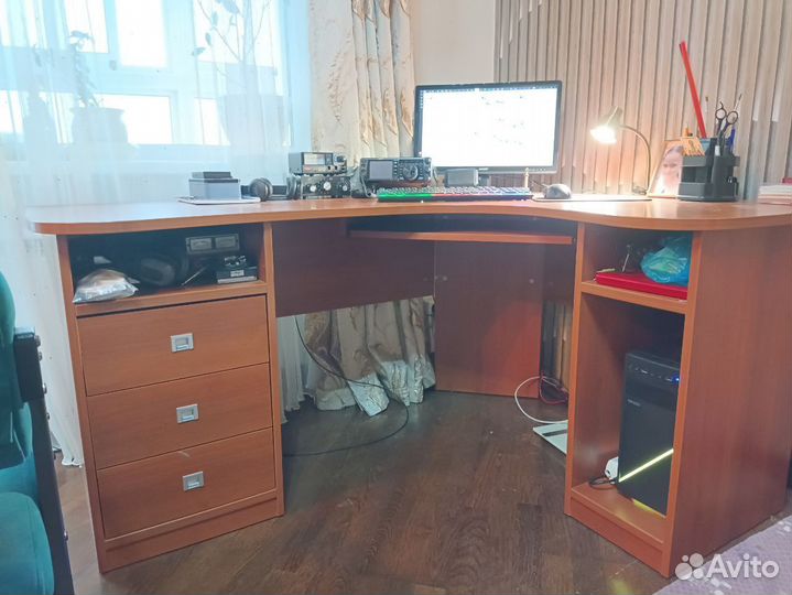 Компьютерный стол большой 160х125