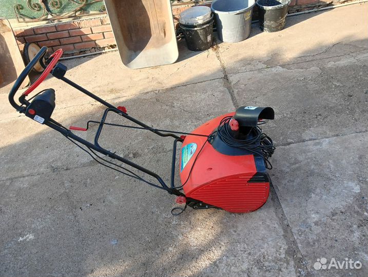 Снегоуборочная машина электрическая