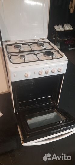 Продаю газовую плиту indesit