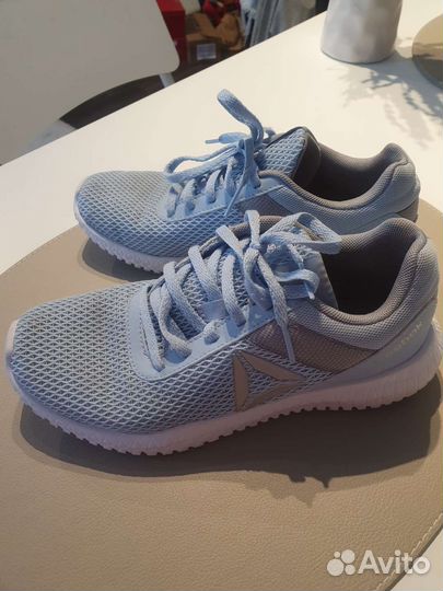 Кроссовки женские