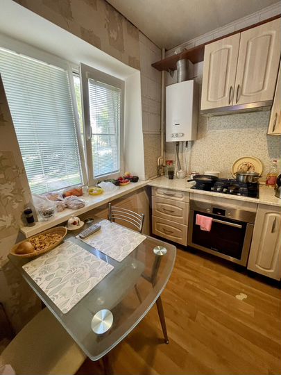 3-к. квартира, 54 м², 1/4 эт.