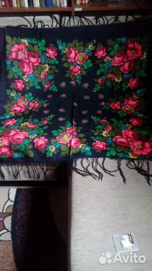 Старинная шаль из тонкой набивной шерсти 60- е год