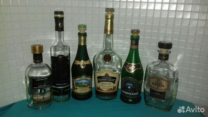 Бутылки от коньяка и виски. Коробки
