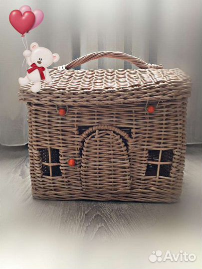 Корзинка домик из бумажной лозы