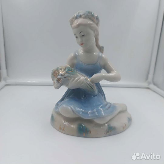 Фарфоровые статуэтка 