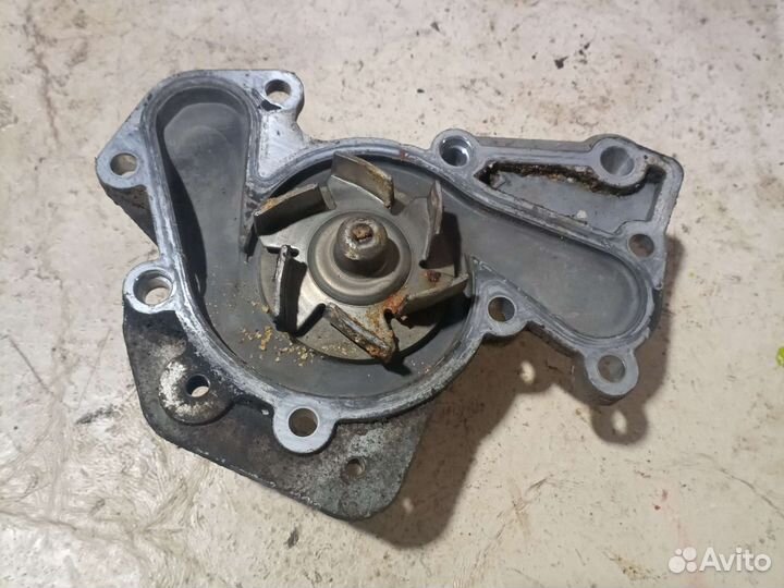 Помпа на hyundai Sonata 2 тагаз 2.7