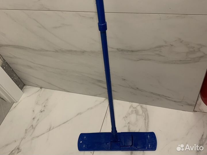 Ведро, швабра с насадкой, тряпкой