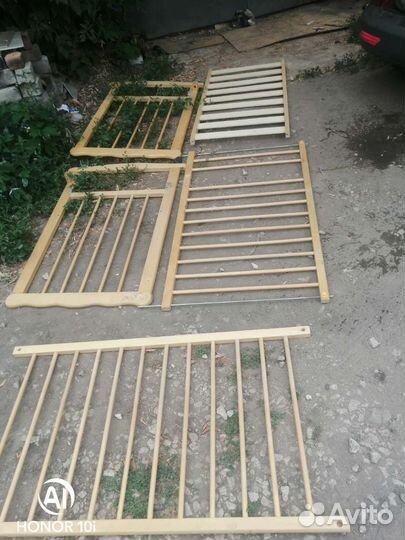 Детская кроватка на колесах