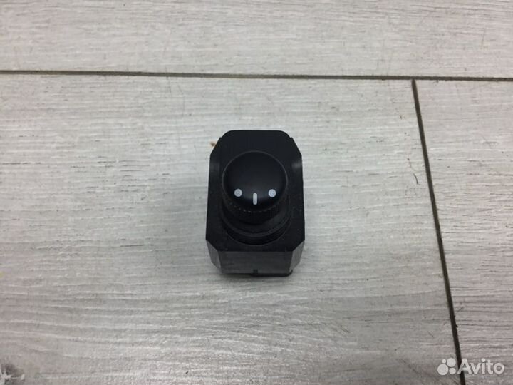 Блок управления зеркалами передний левый Suzuki