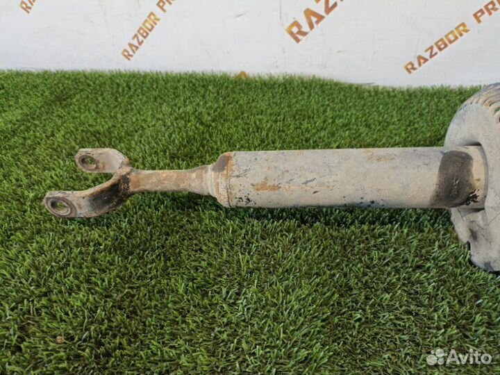 Амортизатор передний левый Volkswagen Passat B5