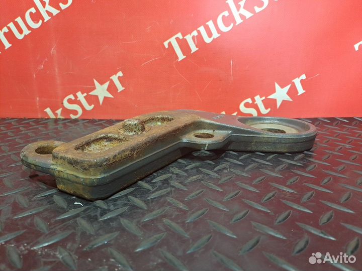 Кронштейн амортизатора нижний правый