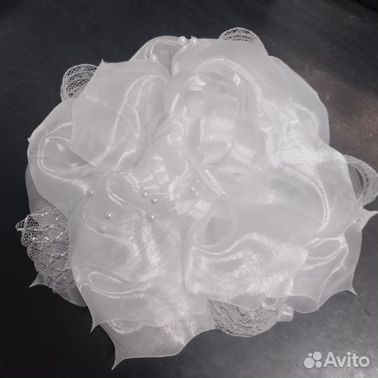 Праздничные бантики,цветок с бусинами