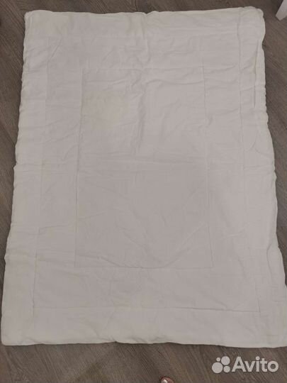 Одеяло в детскую кроватку б/у