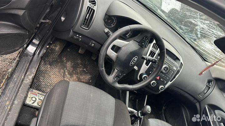 В разборе Kia Ceed ED 2010 г 1.4л МКПП