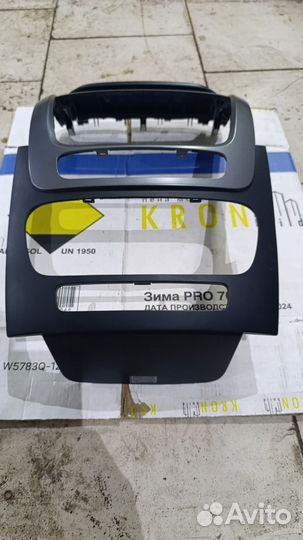 Накладка торпедо центральная Kia Sorento 2