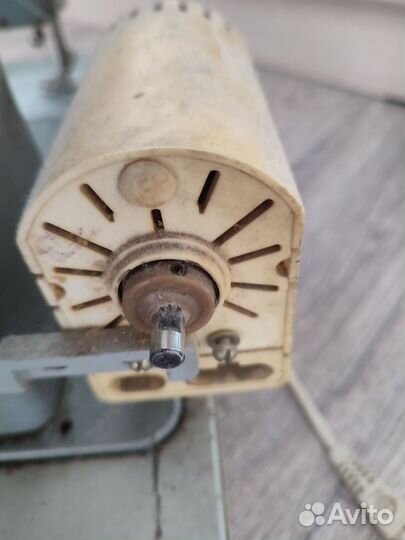 Швейная машина Чайка 3