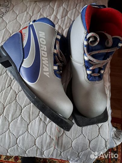 Лыжные ботинки