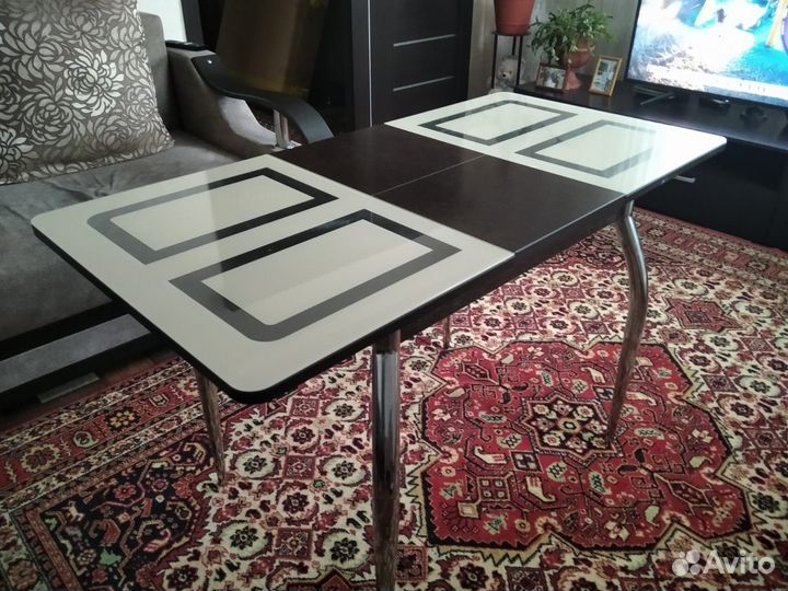 Кухонный стол