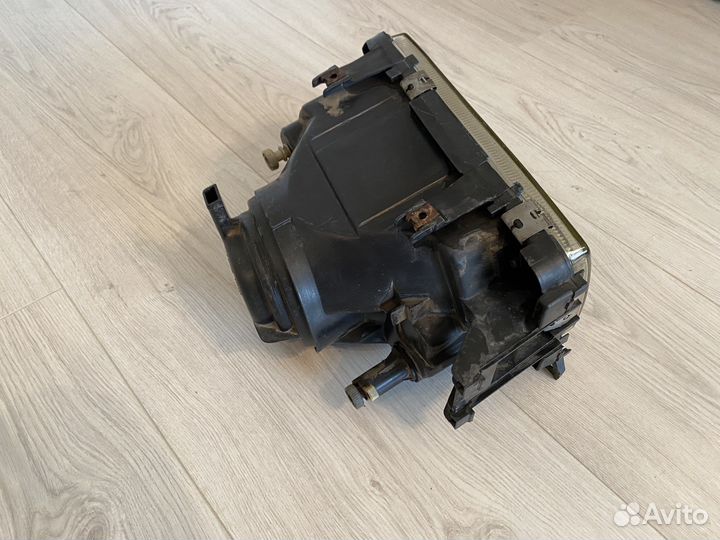 Фара для Audi A100 C3 правая