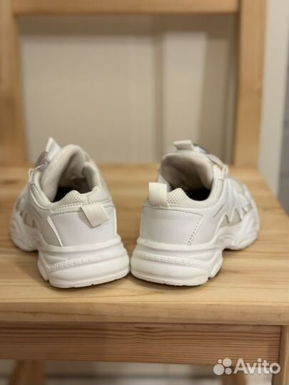 Кроссовки белые для девочки