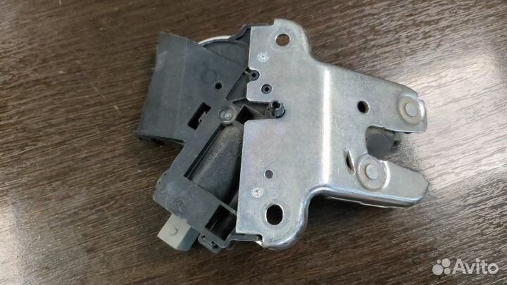 Замок багажника Audi A8 D3 6.0 BHT 2008