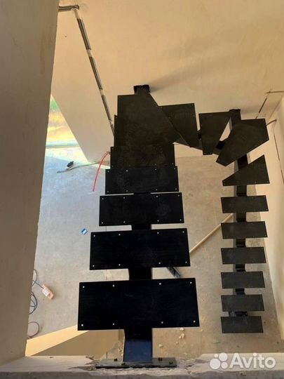 Лестницы с поворотом под ключ