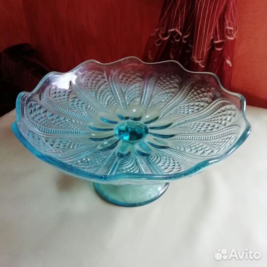 Ваза, фруктовница на ножке