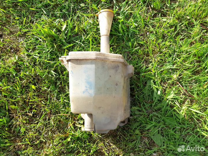 Ниссан Альмера Н15 1998г. Бачок омывания стекла