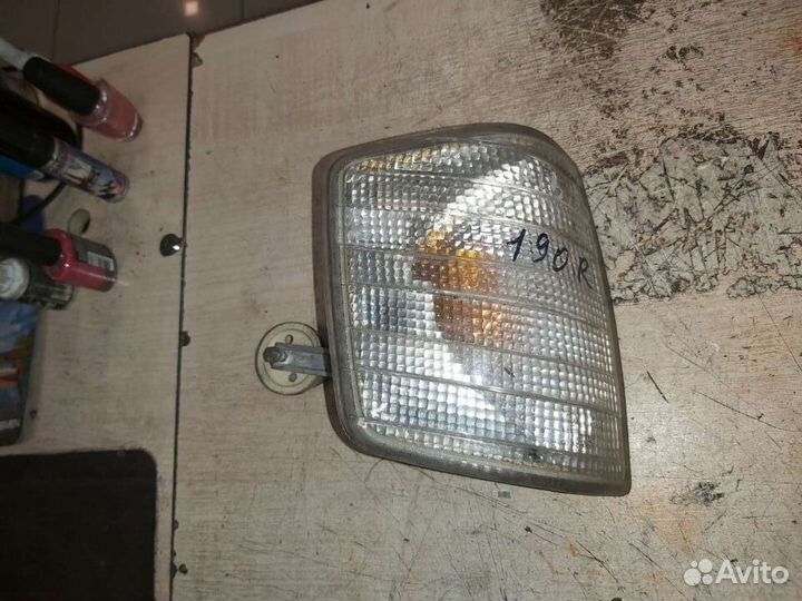 Указатель поворота левый и правый Mercedes W201