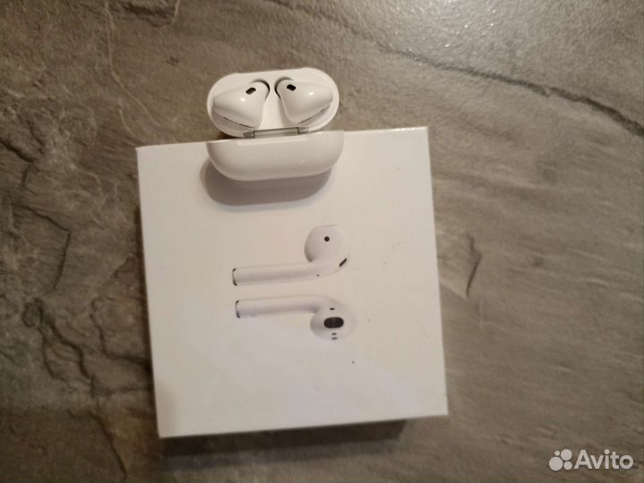 Наушники AirPods