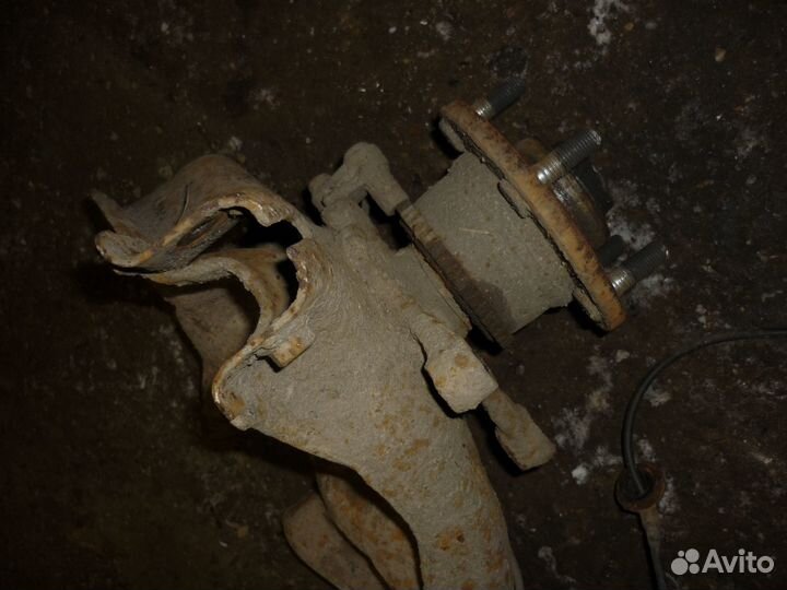 Задняя левая ступица Мазда 6 GG