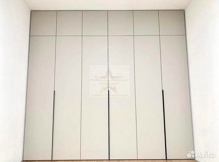 Шкаф до потолка