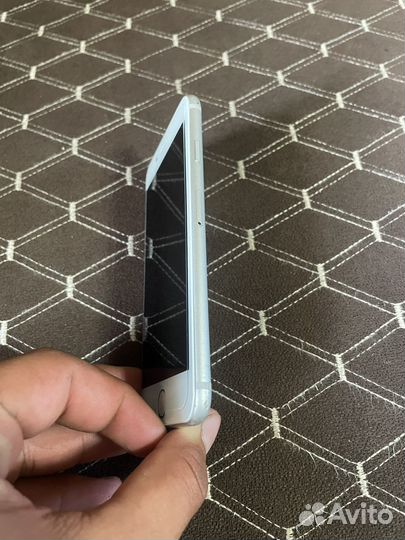 Телефон iPhone 7