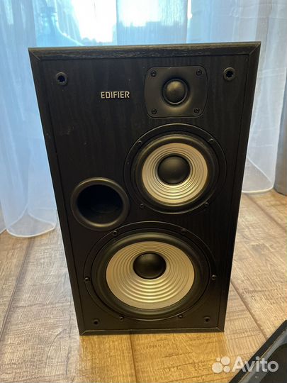 Активная акустика Edifier R2700