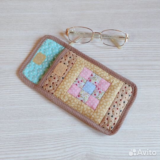 Чехол для телефона бежевый ручной работы