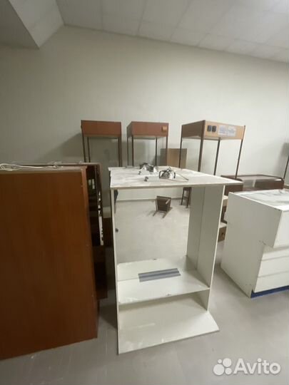 Торговые витрины и стеллажи бу