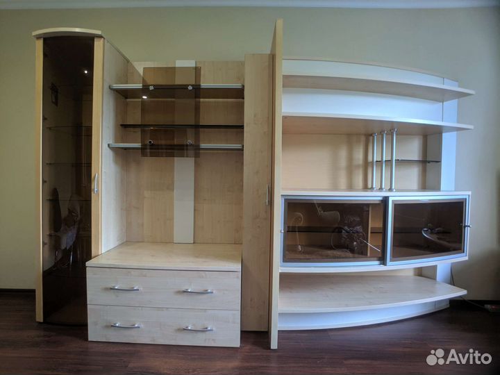 Стенка в гостиную