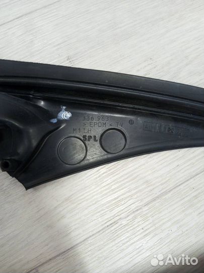 Уплотнитель стекла двери передний левый BMW M5 F90