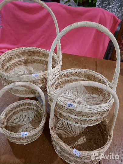 Корзинки плетеные, ящики, пакеты, подарки