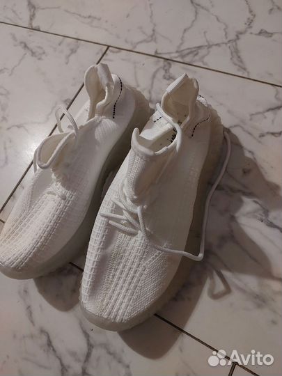 Кроссовки женские