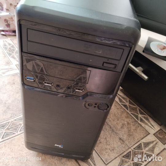 Монитор,корпус компьютера, клавиатура