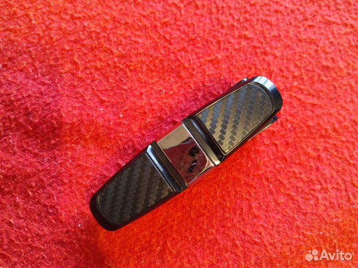 Держатель для очков в автомобиль