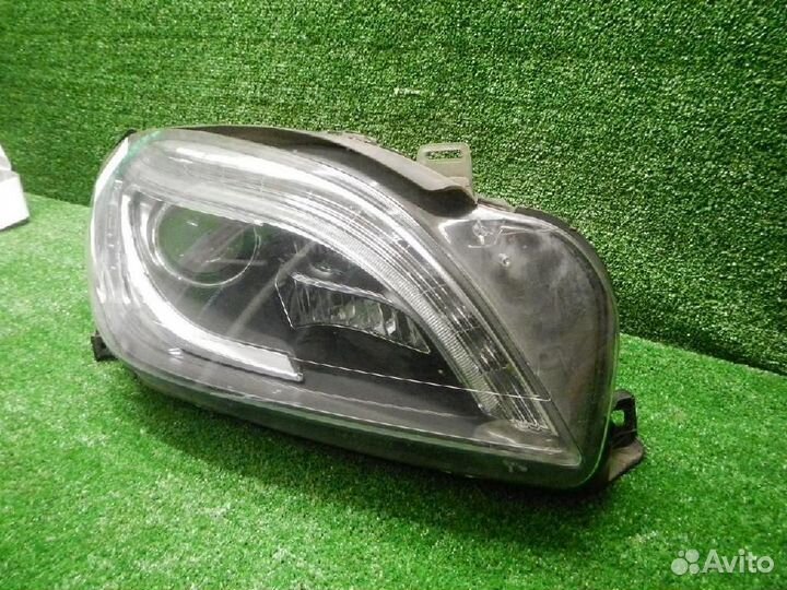 Фара правая Mercedes-Benz M-Class