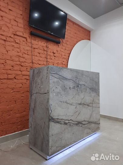 Стойка ресепшн